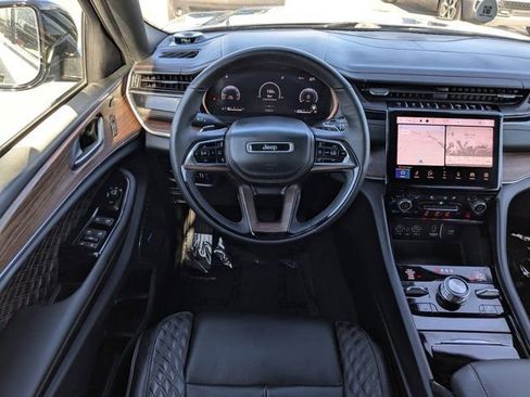 Used 2022 Jeep Grand Cherokee Summit w/ Luxury Tech Group V image 17