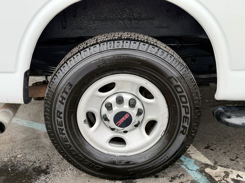 Used 2020 GMC Savana 2500 w/ Driver Convenience Package image 32