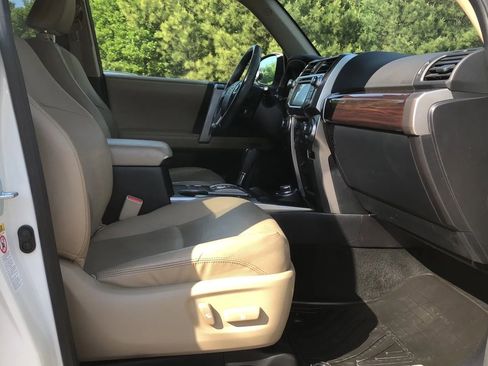 Used 2015 Toyota 4Runner Limited image 10