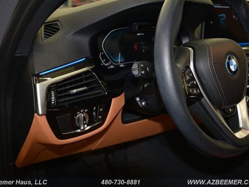 Used 2022 BMW 530e w/ Premium Package image 25