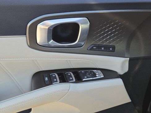 Certified 2024 Kia Sorento SX Prestige AWD/4WD image 19