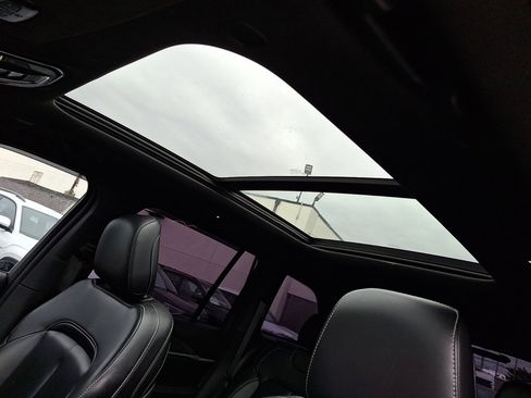 Used 2024 Jeep Grand Cherokee Limited w/ Black Appearance Package image 32