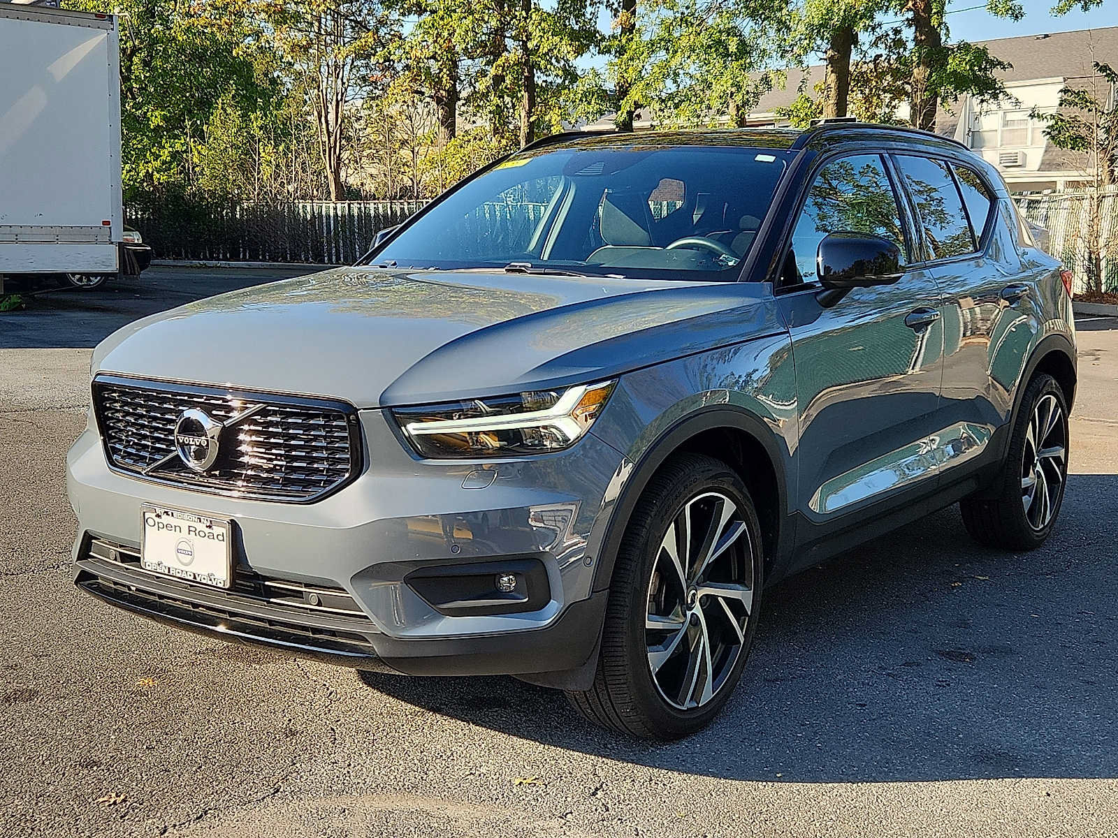 Used 2022 Volvo XC40 T5 R-Design w/ Advanced Package AWD/4WD image 3