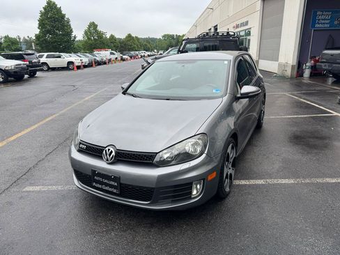 Used 2011 Volkswagen Golf 4-Door FWD image 27