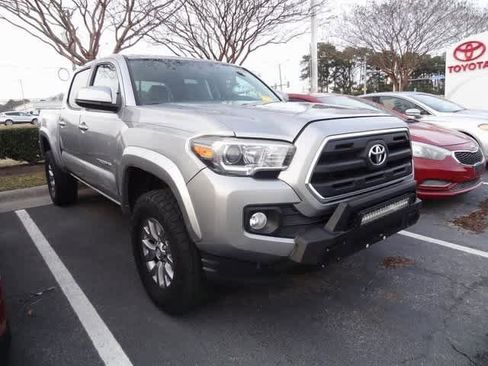Used 2016 Toyota Tacoma SR5 w/ SR5 Appearance Package (SN) image 3