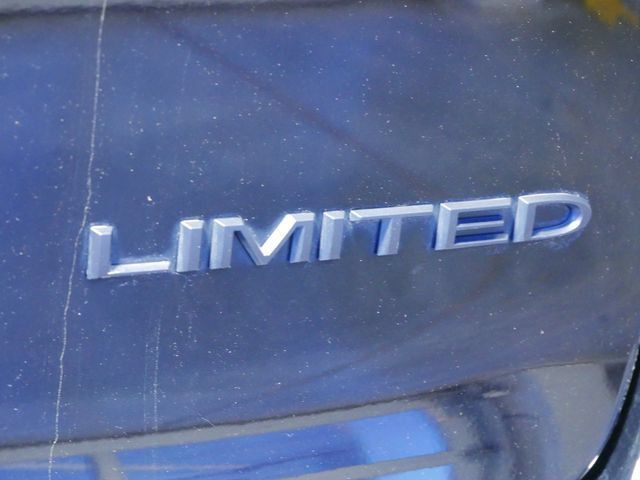 Certified 2025 Chrysler Pacifica Limited FWD image 9