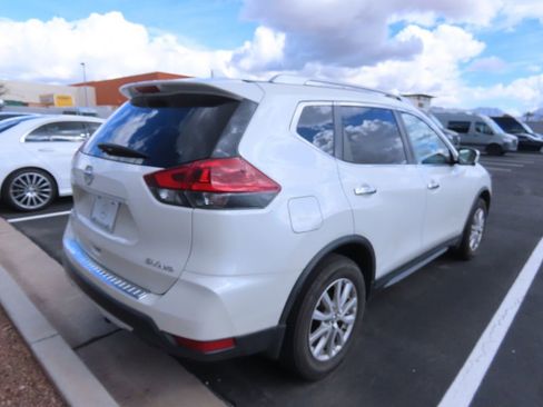 Used 2018 Nissan Rogue SV w/ Premium Package image 4