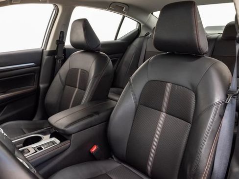 Used 2025 Nissan Altima 2.5 SR AWD/4WD image 9
