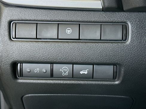 Used 2023 Nissan Rogue SV w/ SV Premium B Package image 17