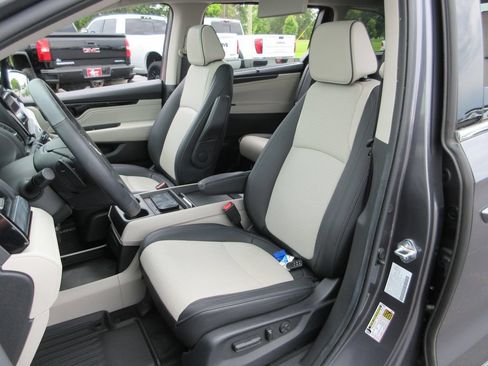 Used 2025 Honda Odyssey Elite image 21