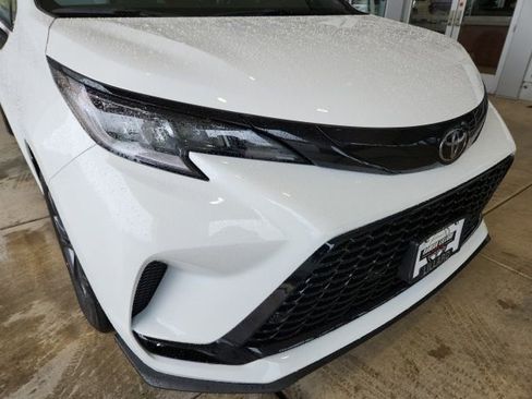 New 2026 Toyota Sienna XSE image 8