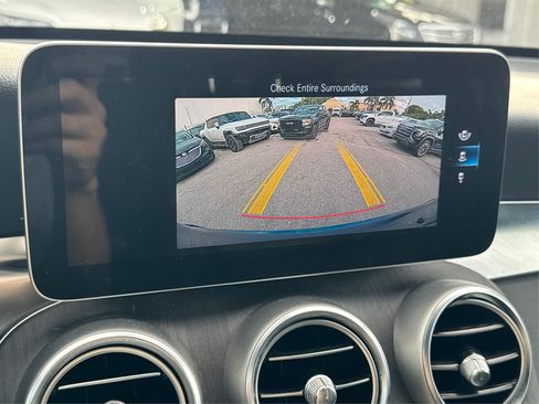 Used 2020 Mercedes-Benz GLC 300 4MATIC image 29