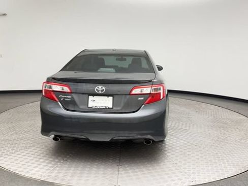 Used 2013 Toyota Camry SE w/ Convenience Pkg FWD image 3