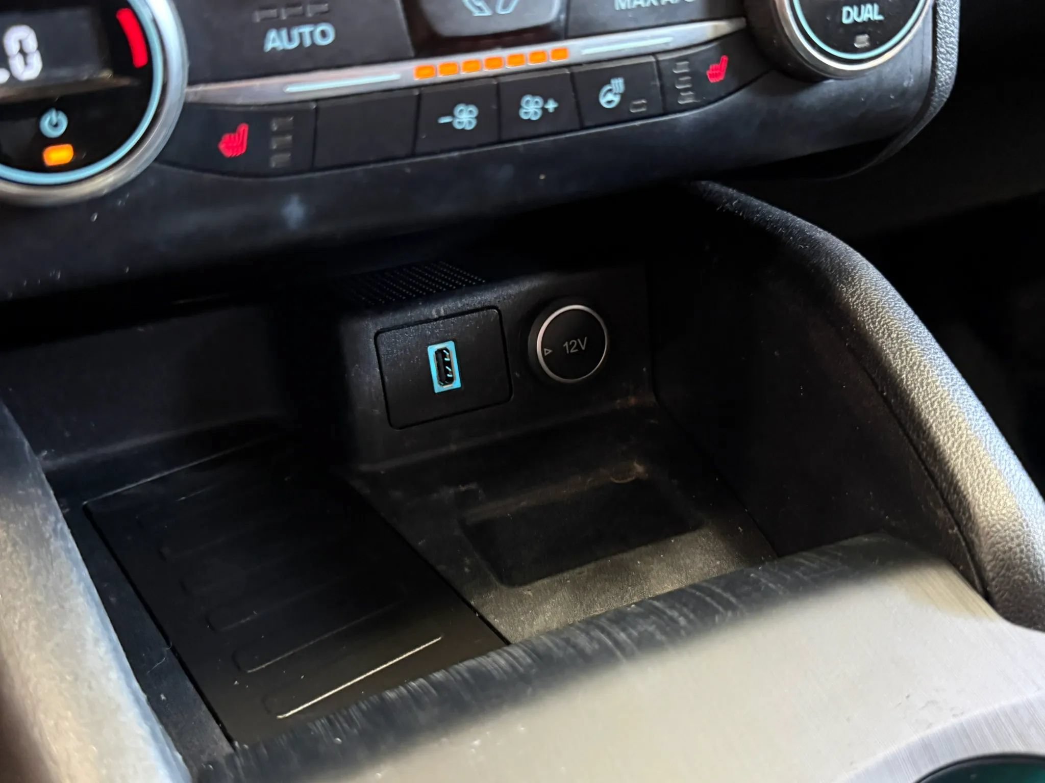 Used 2020 Ford Escape Titanium AWD/4WD image 19