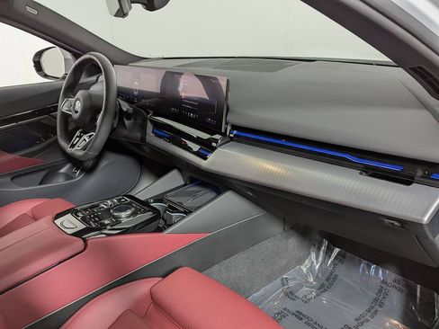 Used 2025 BMW 530i xDrive w/ M Sport Package image 38