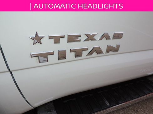 Used 2021 Nissan Titan SV w/ SV Convenience Package image 11