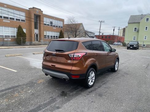 Used 2017 Ford Escape SE image 5