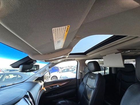 Used 2019 Cadillac Escalade ESV Luxury AWD/4WD image 7