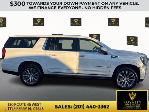 Used 2021 GMC Yukon XL Denali w/ Denali Premium Package image 4