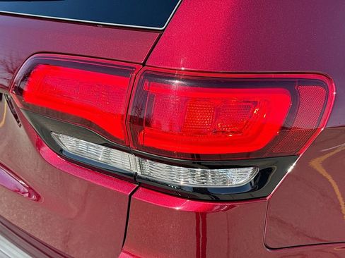 Used 2020 Jeep Grand Cherokee Altitude image 30