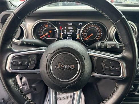 Used 2020 Jeep Wrangler Unlimited Sahara image 11