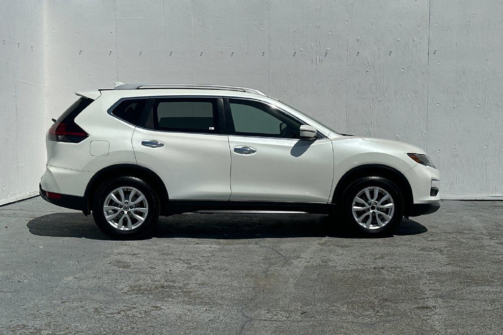 Used 2020 Nissan Rogue SV FWD image 2