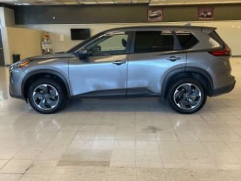 Used 2024 Nissan Rogue SV AWD/4WD image 8