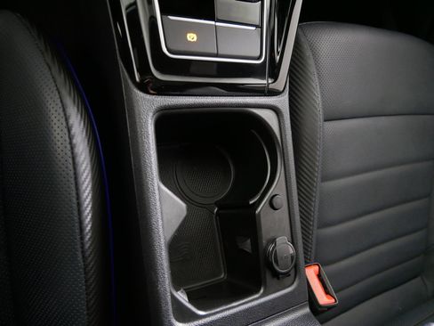 Used 2024 Volkswagen Golf R image 30