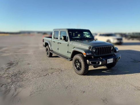 New 2025 Jeep Gladiator Sport image 16