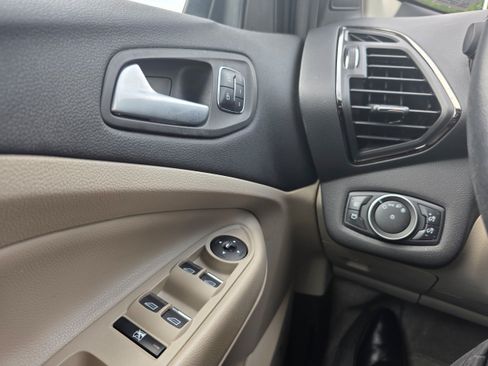 Used 2016 Ford Escape Titanium AWD/4WD image 18
