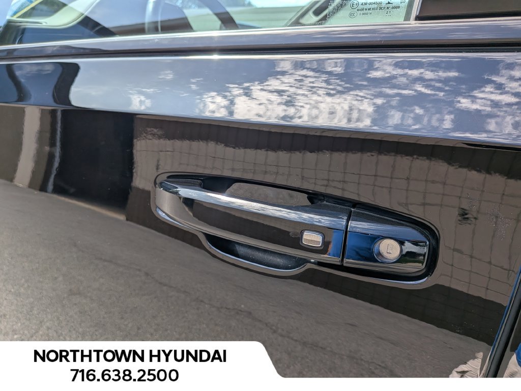 Used 2022 Chevrolet Tahoe RST w/ Luxury Package AWD/4WD image 40