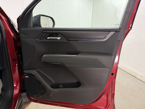 New 2025 GMC Acadia AT4 w/ Luxury Package AWD/4WD image 33