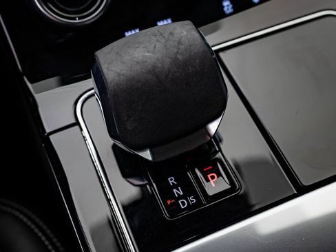 Used 2023 Land Rover Range Rover Velar R-Dynamic S image 33