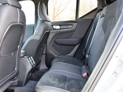 Certified 2025 Volvo XC40 B5 Plus image 15