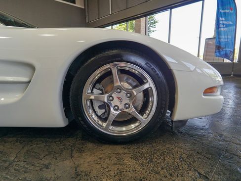 Used 2004 Chevrolet Corvette Convertible w/ Preferred Equipment Group RWD image 8