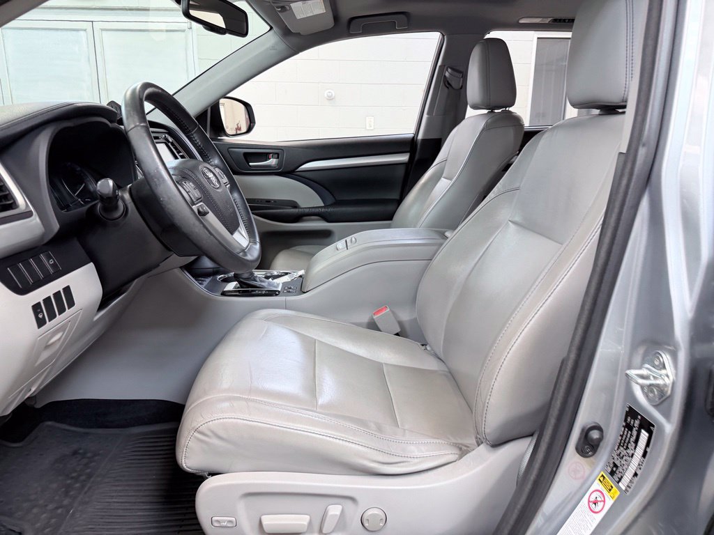Used 2015 Toyota Highlander XLE AWD/4WD image 13