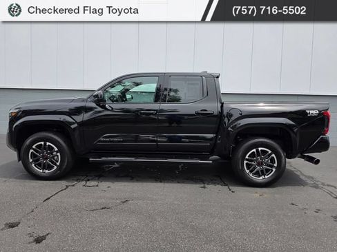 Used 2025 Toyota Tacoma TRD Sport AWD/4WD image 3