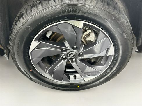 Used 2025 Nissan Rogue SV FWD image 11