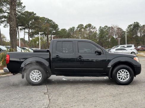 Used 2019 Nissan Frontier SV image 11