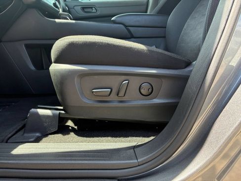 Used 2025 Nissan Pathfinder SV FWD image 18