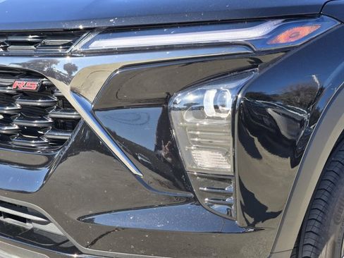 Used 2025 Chevrolet Trax RS w/ Sunroof Package image 9