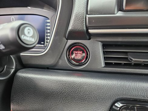 Used 2025 Honda Pilot Black Edition image 28