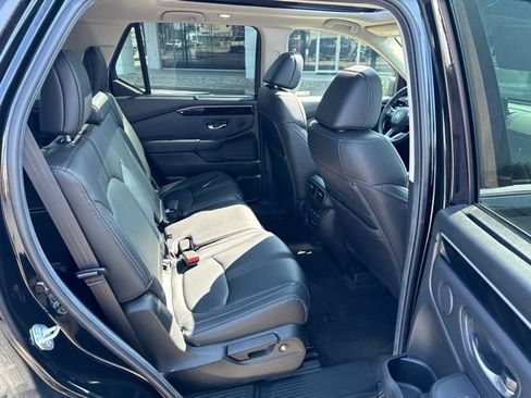 Used 2024 Honda Pilot Touring image 15