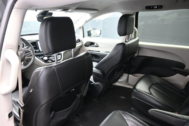 Used 2024 Chrysler Pacifica Limited FWD image 30