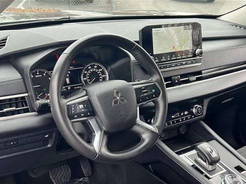 Used 2024 Mitsubishi Outlander SE image 21