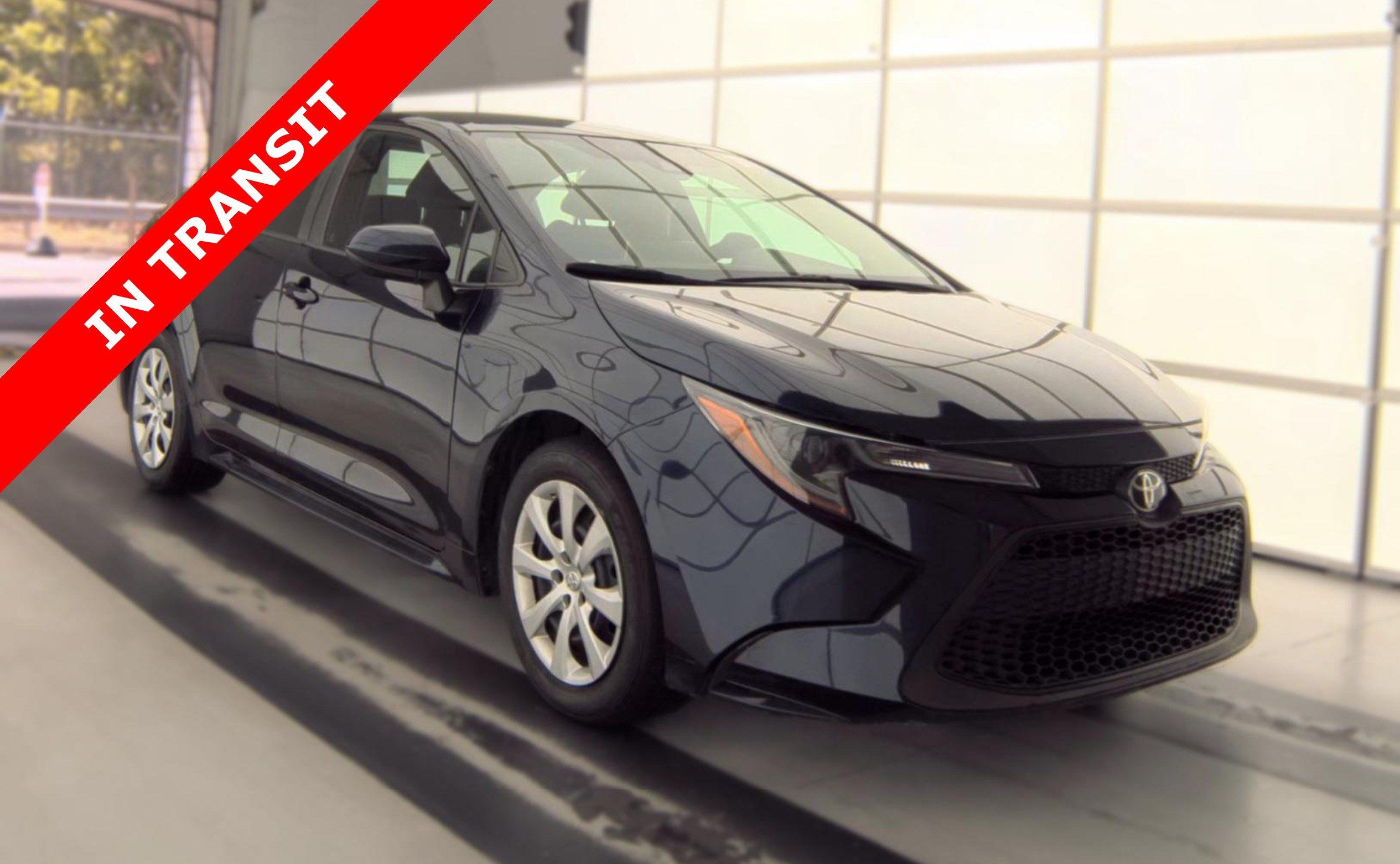 Used 2021 Toyota Corolla LE FWD image 5