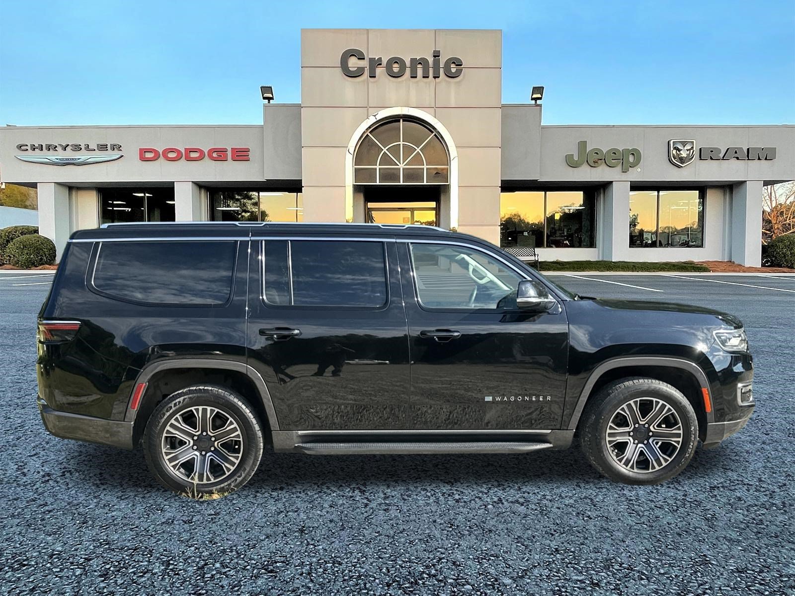 Used 2022 Jeep Wagoneer Series III w/ Flexible Seating Group RWD image 2