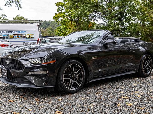 Used 2022 Ford Mustang GT Premium image 5