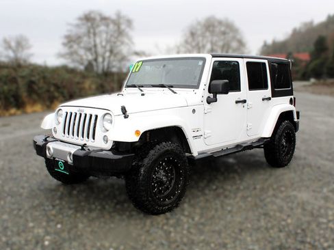 Used 2017 Jeep Wrangler Unlimited Sahara image 3