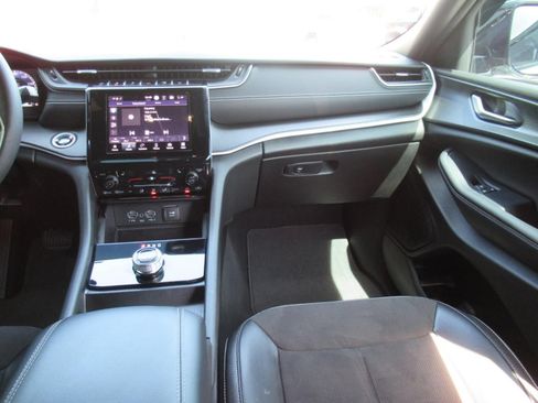 Used 2024 Jeep Grand Cherokee L Altitude RWD image 14